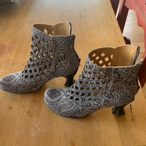 John Fluevog beautiful heels. Barely worn.